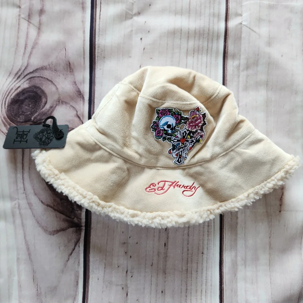 NWT Ed Hardy Embroidered Fleece Bucket Beige Sherpa Hat - Y2K Vintage Style Vintage Y2K Deadstock Brand New Adults Unisex Beige Camo  main image 4